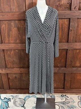 Anne Klein Black and White Geometric Long Sleeve Wrap Dress